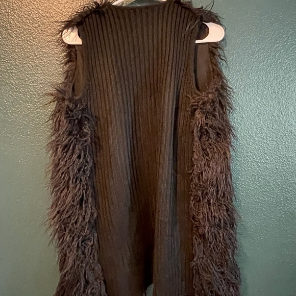 Furry vest - Picture 3 of 4
